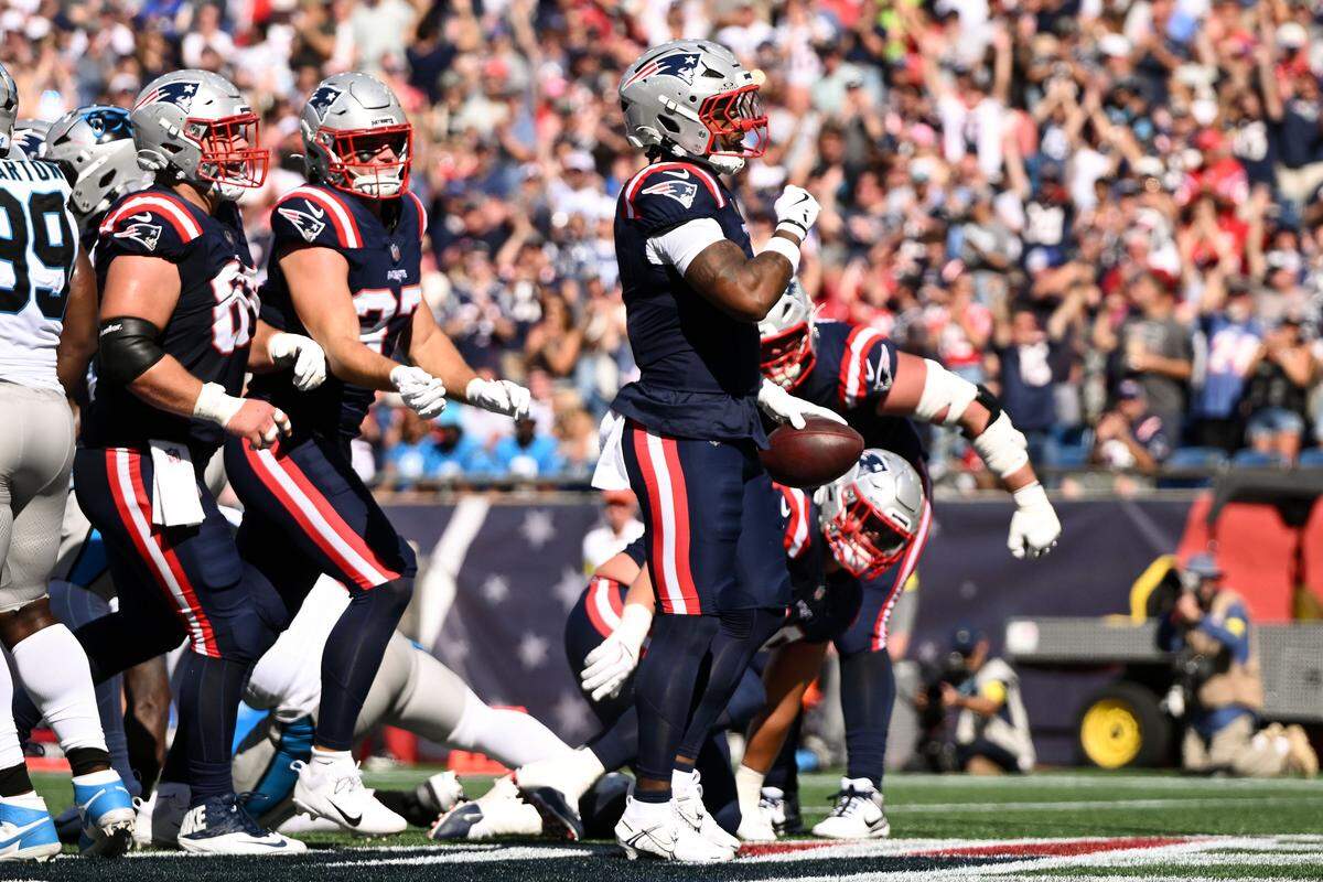 New England Patriots running back Antonio Gibson (4) reacts after scoring a touchdown against the Carolina Panthers during the first half at Gillette Stadium in Foxborough, MA., on Sunday, Sep 28, 2025