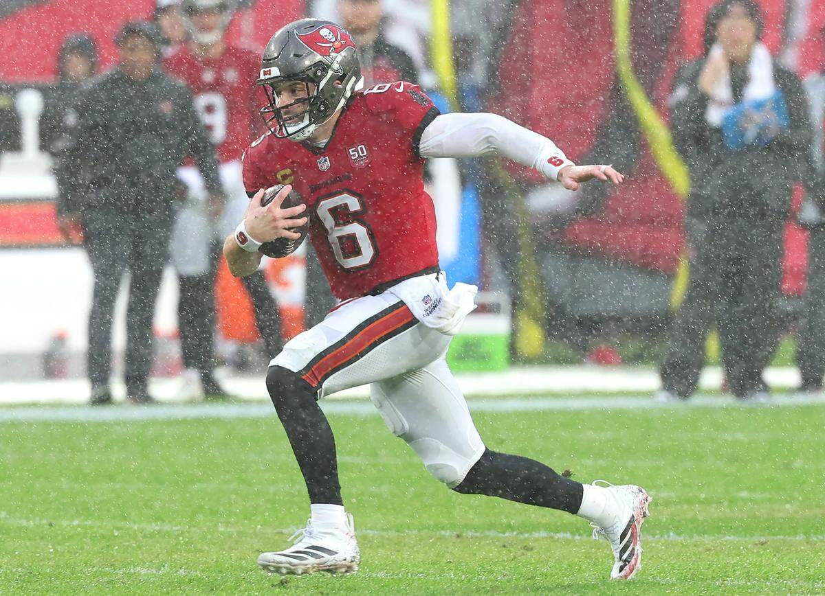 Tampa Bay Buccaneers quarterback Baker Mayfield scrambles for a first down during action against the Carolina Panthers at Raymond James Stadium in Tampa, FL. on Saturday, January 3, 2026. The Buccaneers defeated the Panthers 16-14.