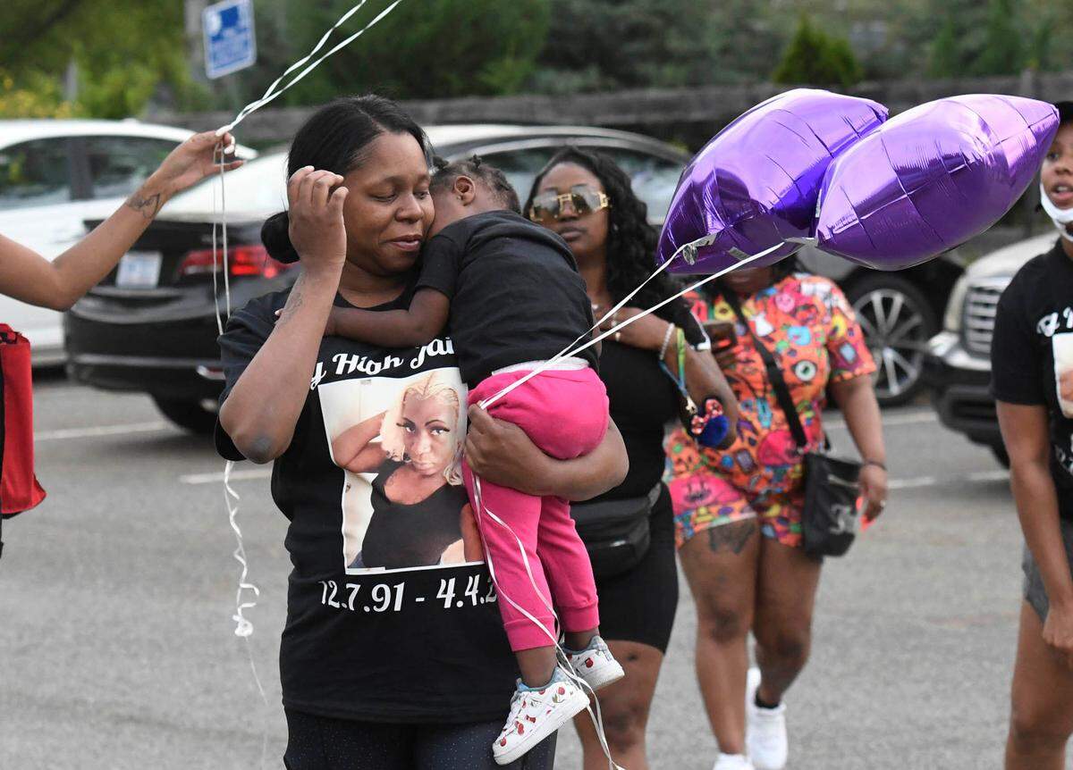 Loved ones gather for a memorial for Jaida Peterson, who was found dead in a hotel room on Easter Sunday.
