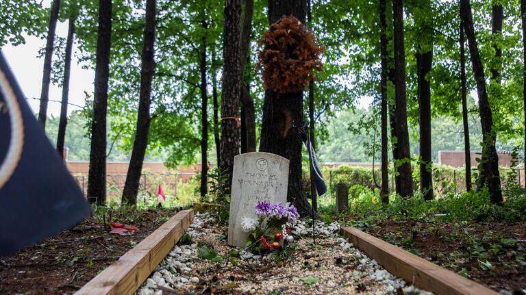 At abandoned west Charlotte cemetery, families, veterans are no longer ‘lost history’
