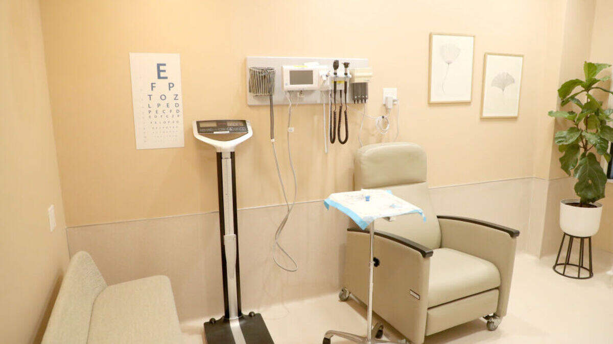 From IV drips to full-body MRIs, here’s a complete look at what a typical biohacking clinic menu includes in 2026 and prices.