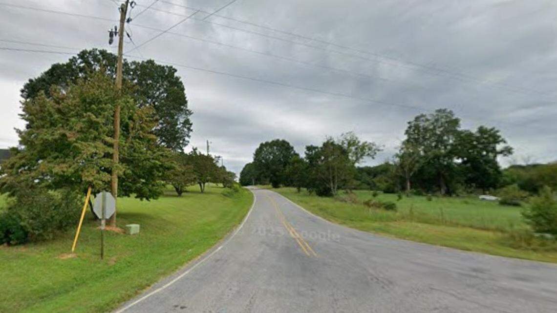 Clues in the snow led to the arrests of two suspects in a business break-in near this rural North Carolina intersection on Sunday, Feb. 1, 2026, a sheriff said. Clues in the snow led to the arrests of two suspects in a business break-in near this rural North Carolina intersection on Sunday, Feb. 1, 2026, a sheriff said.