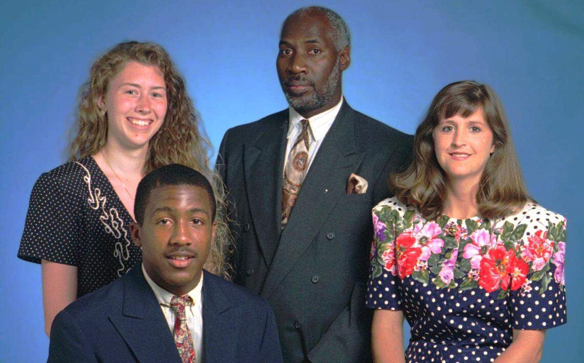 6/26/94 26M: THE WINNERS: MECKLENBURG NEIGHBORS ATHLETES OF THE YEAR ARE TITUS IVORY (FRONT, LEFT) AND CRYSTAL CARPENTER (BACK, LEFT). COACHES OF THE YEAR ARE BARBARA NELSON AND JAMES DAVIS.