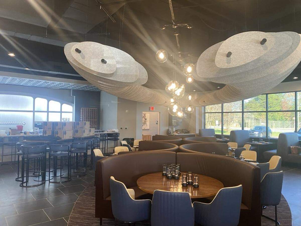 16 Prime Steak & Seafood’s dining room.