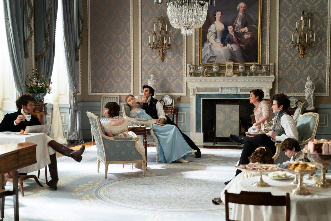 Jonathan Bailey, Claudia Jessie, Phoebe Dynevor, Luke Thompson, Ruth Gemmell, Luke Newton, Will Tilston and Florence Hunt in “Bridgerton” on Netflix.