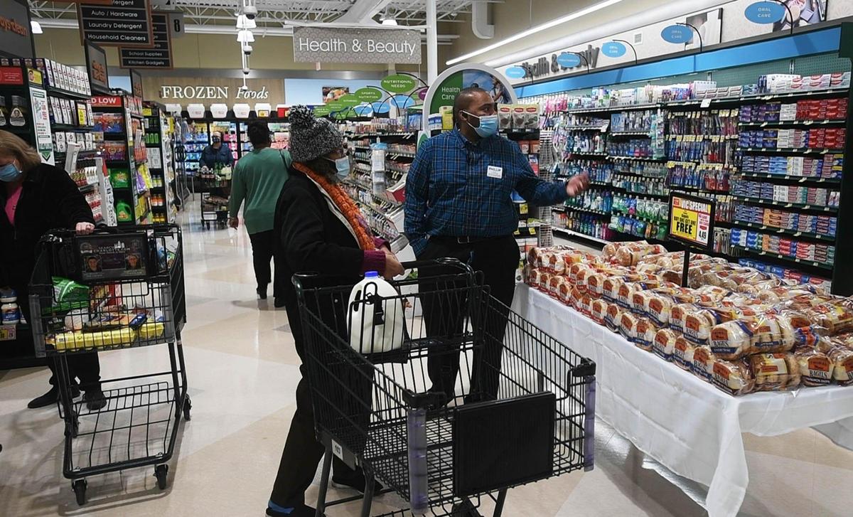 Harris Teeter retained the No. 2 spot for market share among Charlotte-area grocers.