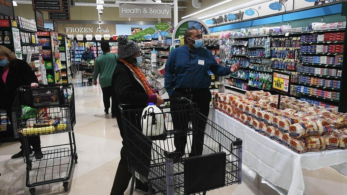 Harris Teeter stores will return to previous store hours after limiting operating hours last month restock and clean stores amid as COVID-19 omicron cases rose.