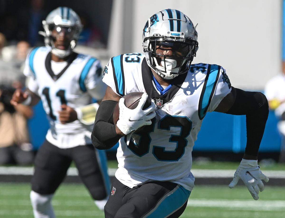 Carolina Panthers running back D’Onta Foreman breaks to the outside on a run against the Tampa Bay Buccaneers at Bank of America Stadium in Charlotte, NC on Sunday, October 23, 2022. The Panthers defeated the Buccaneers 21-3, as Foreman rushed for 118 yards.