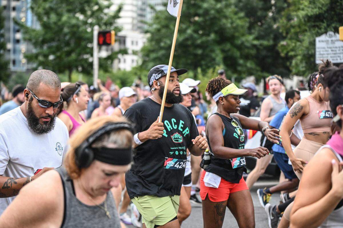 Sign up for the Around the Crown 10K at a discount during the registration kickoff party on Sunday, Jan. 22 at NoDa Brewing Company.