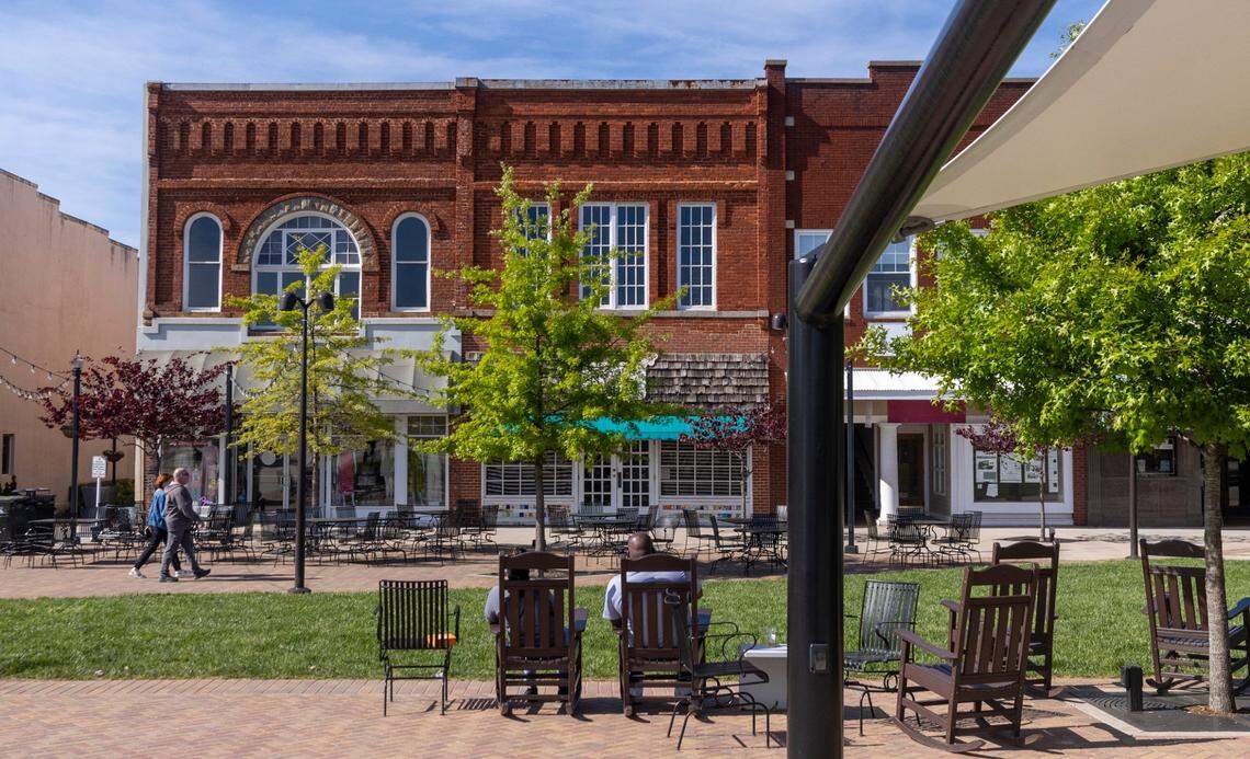 Main Avenue in Hickory, NC ranks No. 9 on a list of places with must-see main streets that serve as cultural hubs and “the hearts of their communities,” according to 10Best USA Today readers.