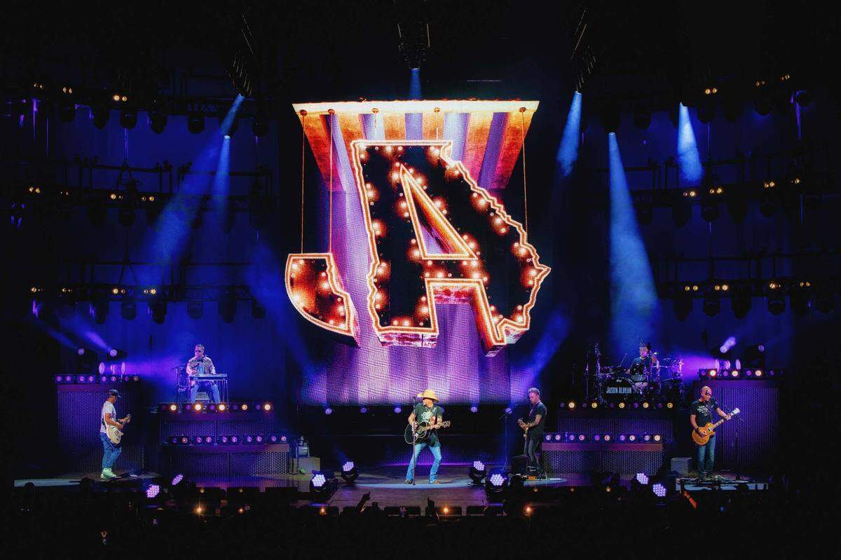 Jason Aldean performs at PNC Music Pavilion in Charlotte on Thursday night.