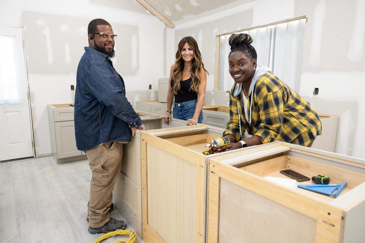 Alison Victoria with Brandon Parker and Teresa Robinson on Season 4 of HGTV’s ”Battle on the Beach.”