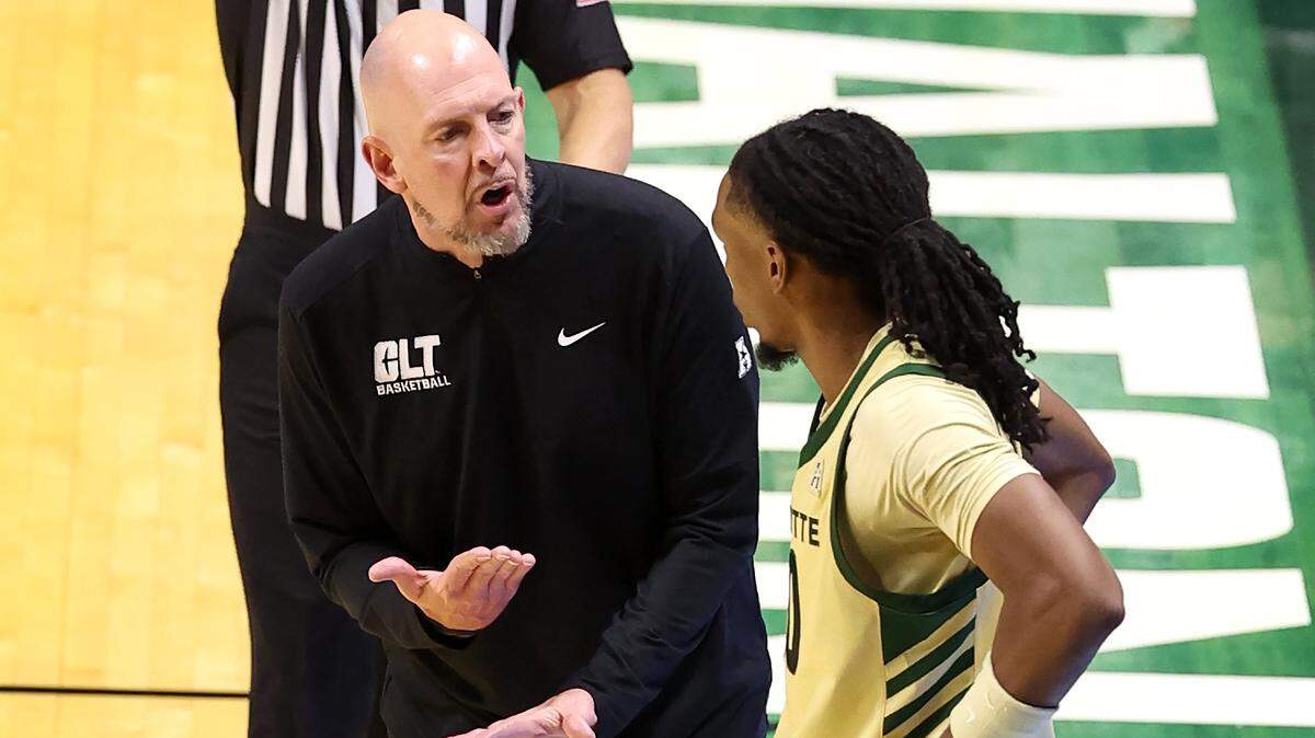 Charlotte 49ers head coach Aaron Fearne, left, speaks with guard/forward Damoni Harrison, right, during the team's game against Indiana State on Monday, November 3, 2025 at Halton Arena. Charlotte defeated Indiana State 92-76.