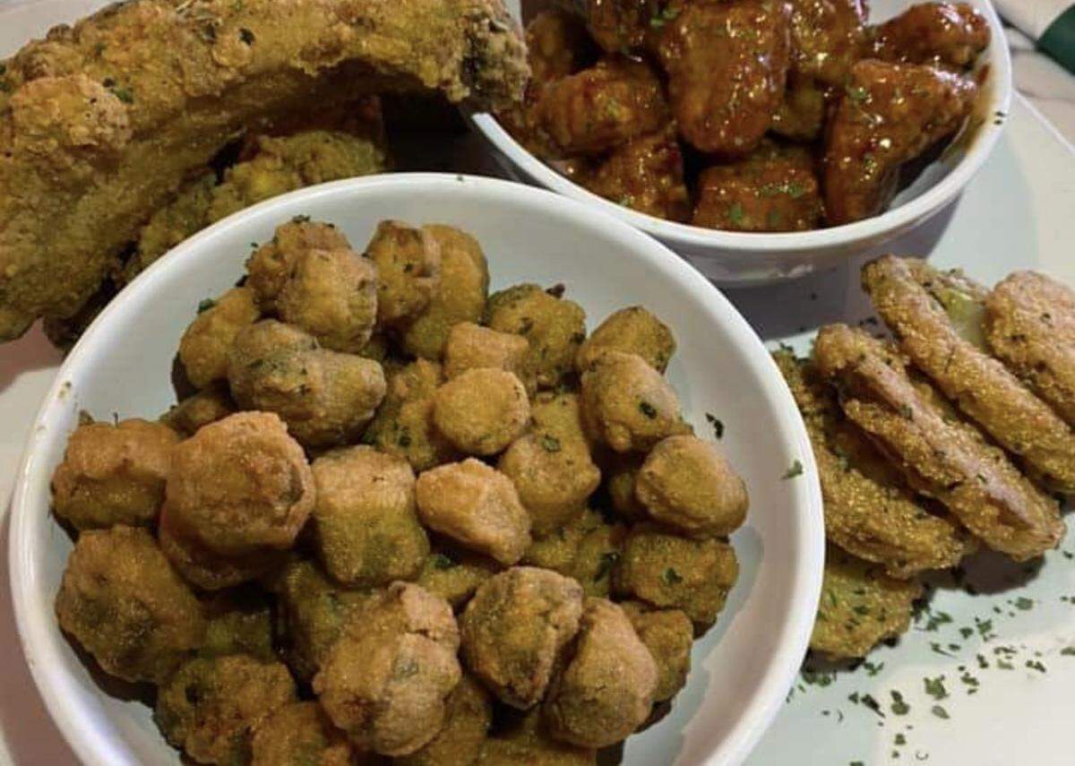 Smith’s Soul Food Sample includes fried green tomatoes, pork loin bites, fried okra and a fried pork chop.