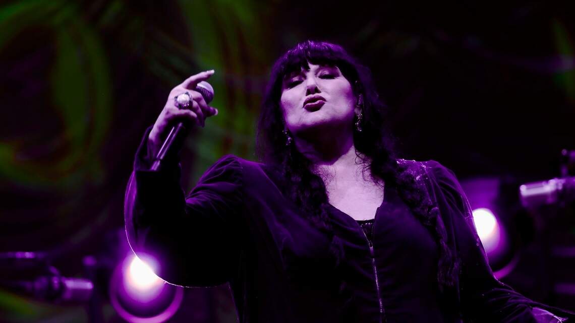 Review: With ballads and ‘Barracuda,’ Heart shows it still has bite in Charlotte