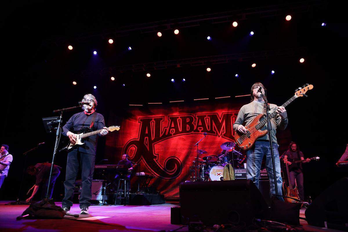 Randy Owen and Teddy Gentry at an Alabama concert at Lexington, Ky.’s Rupp Arena in 2019.