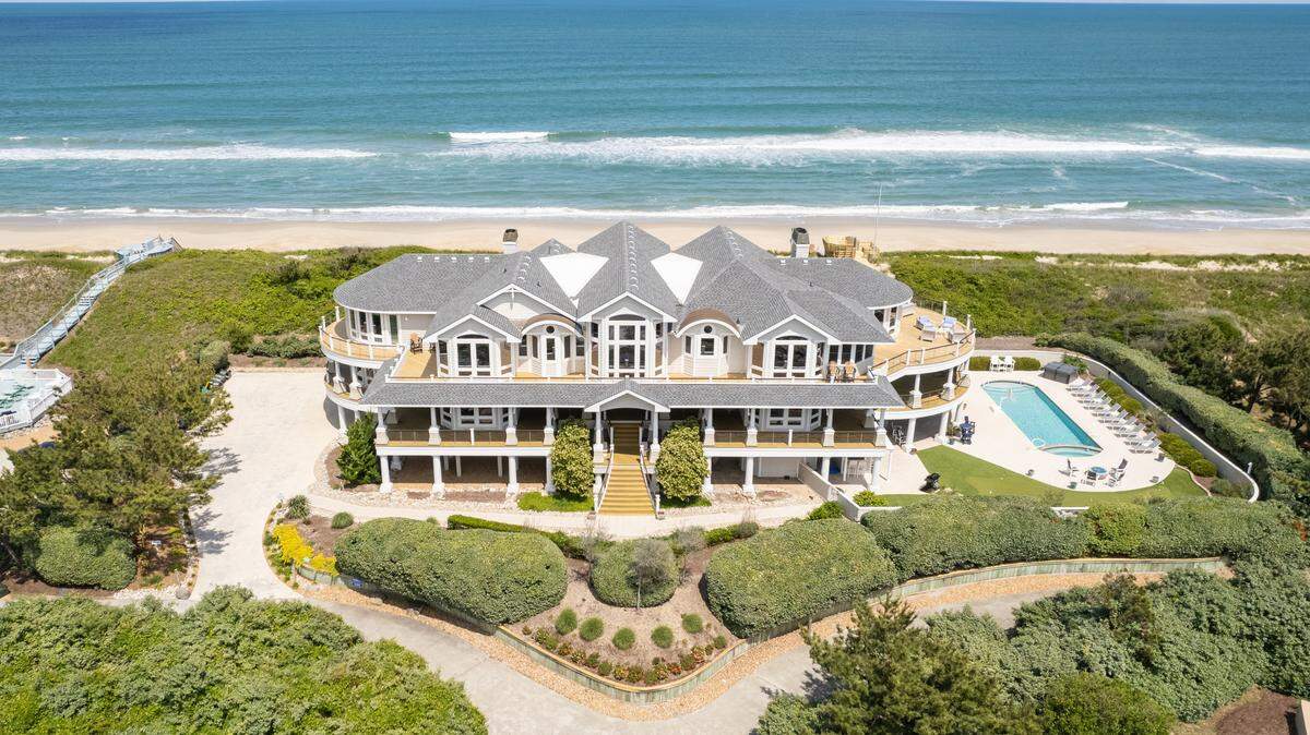 101 Station One Ln. includes panoramic water views and 250 feet of secluded beach.