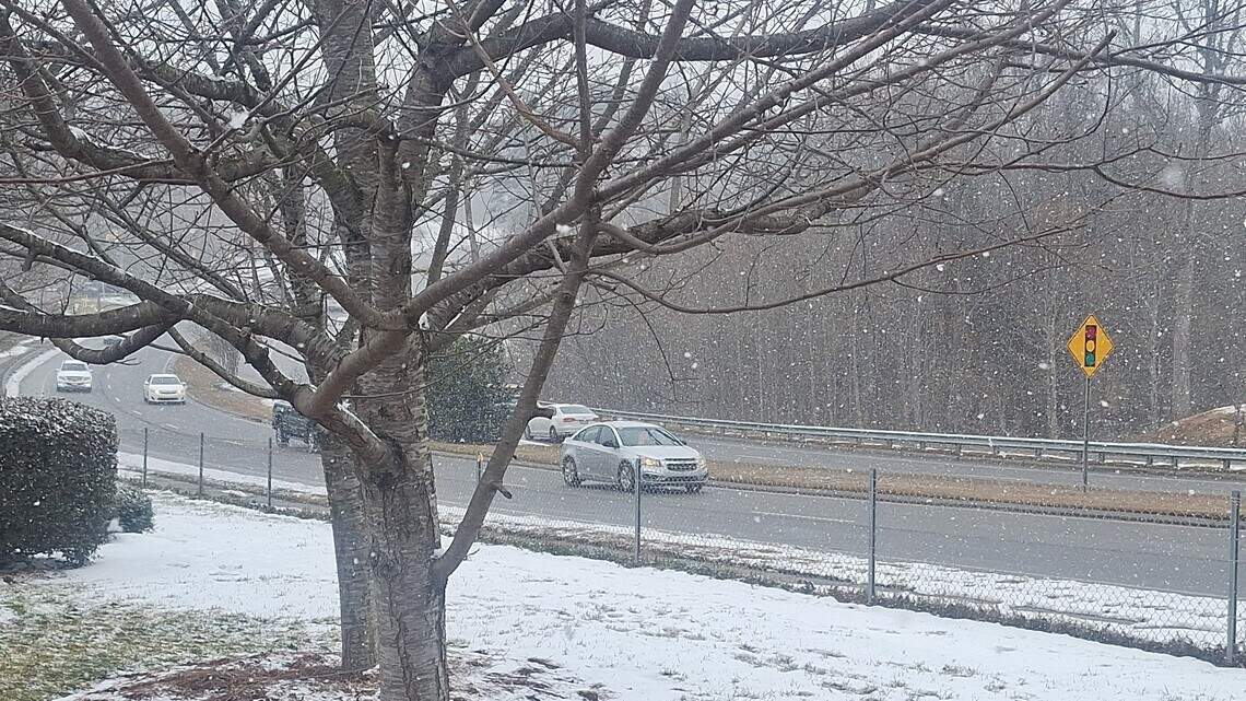 Snow shocks Lake Norman area Thursday, covers ice left from weekend monster storm