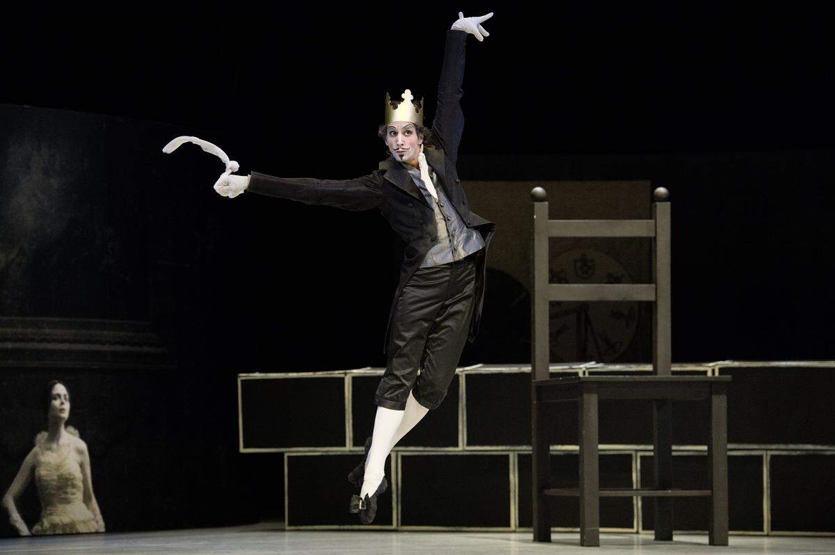 Christian Spuck, artistic director for Ballet Zurich, brings to life the 19th-century satirical romantic comedy of “Leonce and Lena,” the tale of a betrothed prince and princess.