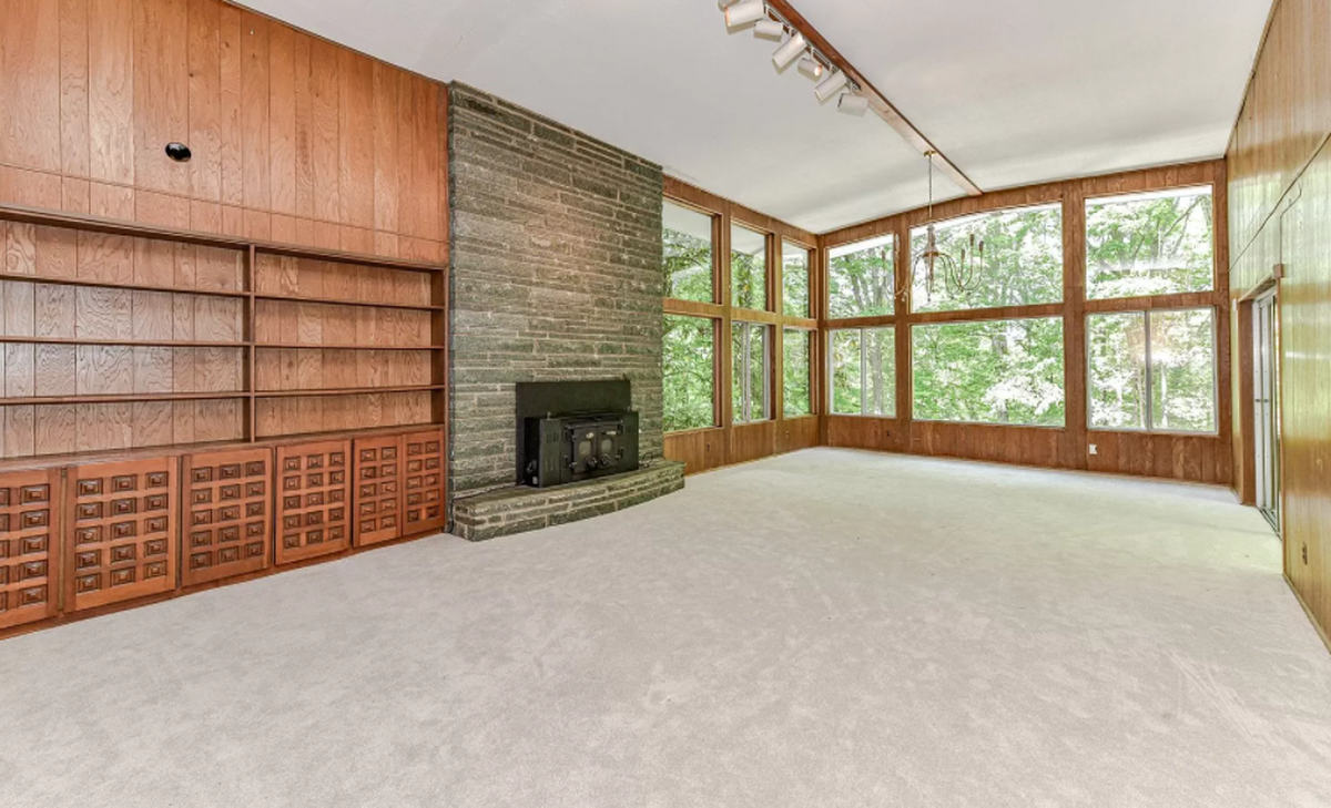 The living room before renovations.