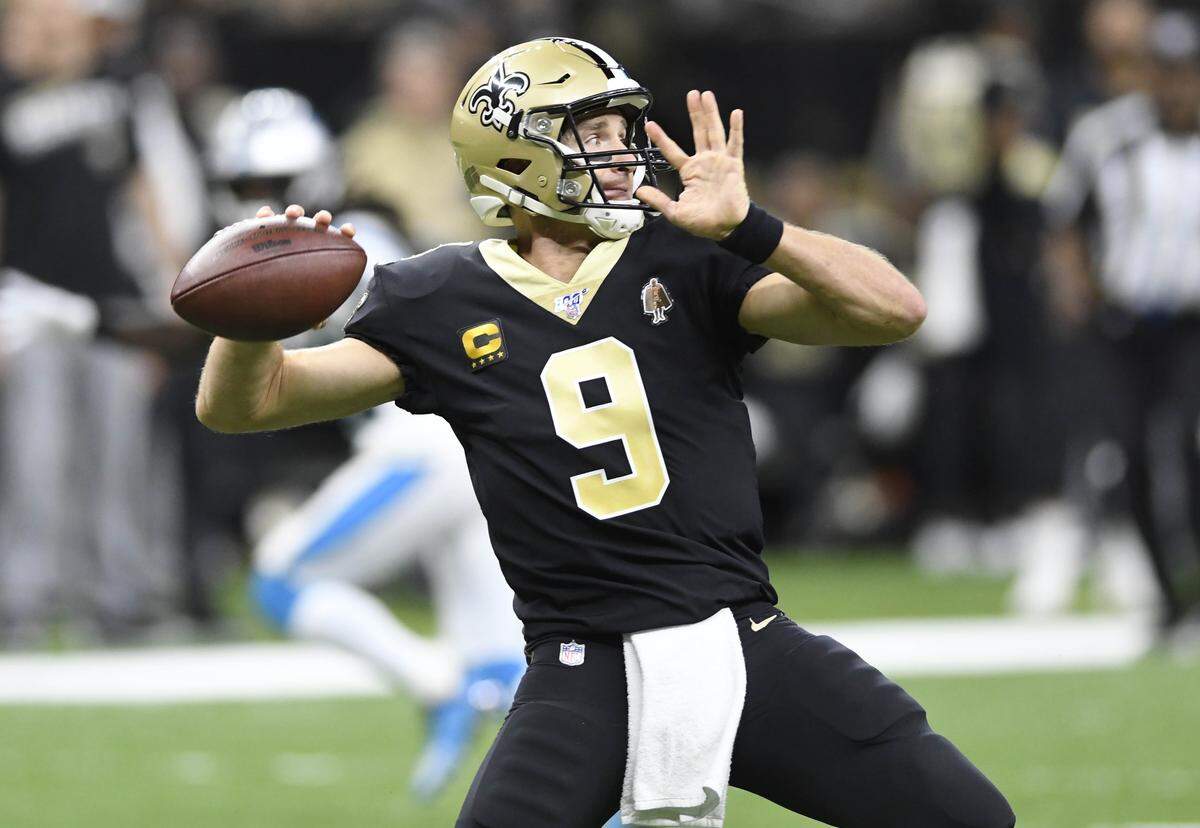 New Orleans quarterback Drew Brees (9) throws downfield against the Panthers Sunday. Brees threw for 311 yards and had three touchdown passes in the Saints’ 34-31 win.