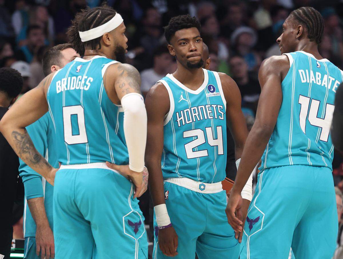 Charlotte Hornets guard Brandon Miller, center, joins his teammates in a huddle prior to resuming play against the Brooklyn Nets on Wednesday, October 22, 2025 at Spectrum Center in Charlotte, NC. The Hornets defeated the Brooklyn Nets 136-117.