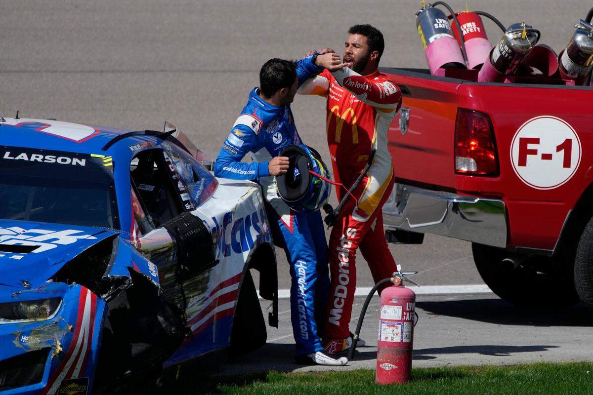 Bubba Wallace, right, shoves Kyle Larson after the two crashed during a NASCAR Cup Series auto race Sunday, Oct. 16, 2022, in Las Vegas. (AP Photo/John Locher)