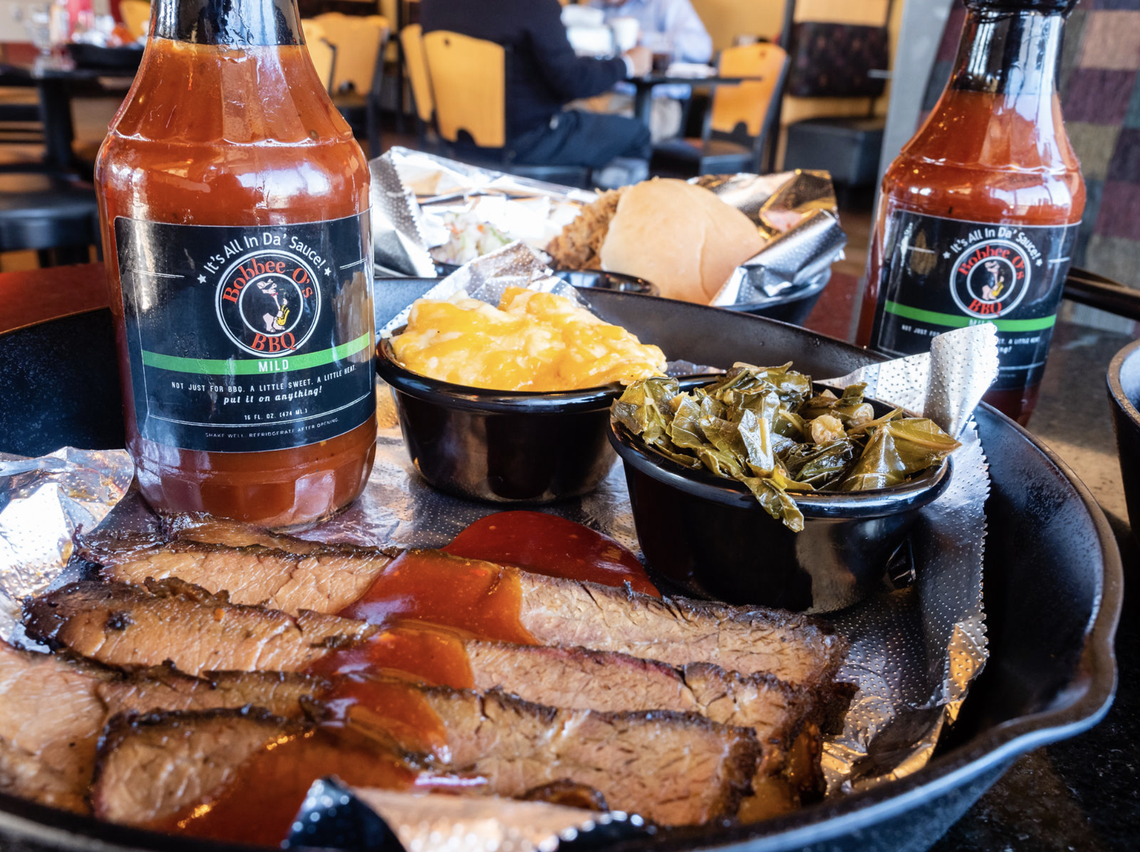 Bobbee O’s BBQ has dinner platters with a choice of two sides and one bread item.