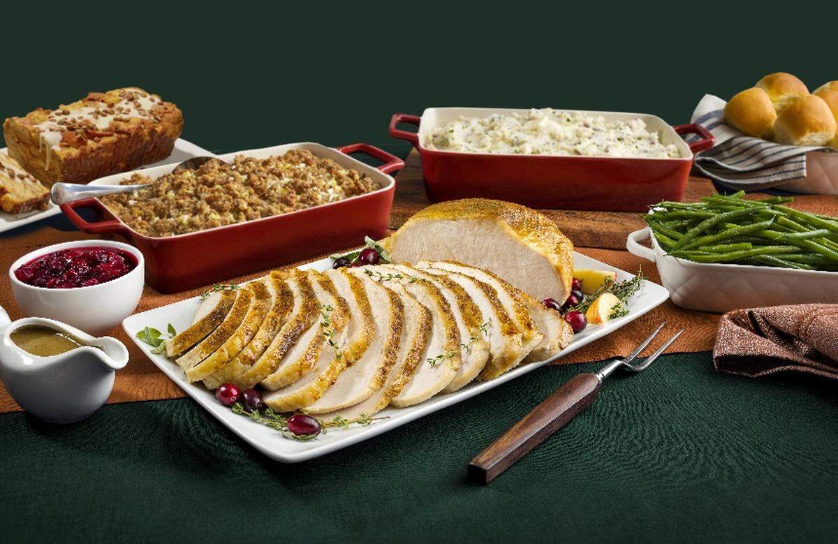 Metro Diner’s Heat & Serve Holiday Feasts To-Go include a choice of ham or turkey.