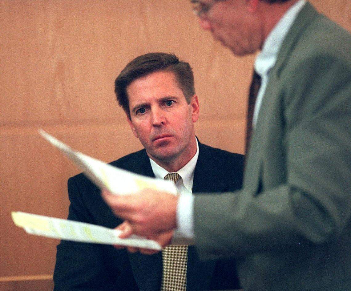 Sgt. Tom Athey, of the Charlotte-Mecklenburg Police Department looks at documents during testimony in the murder trial of former Carolina Panthers player Rae Carruth in Charlotte, N.C., Tuesday, Dec. 12, 2000. (AP Photo/Jeff Siner, Pool)