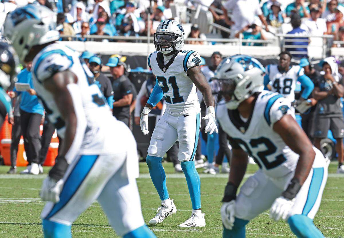 Carolina Panthers safety Nick Scott, center and his teammates line up against the Jacksonville Jaguars defense during action on Sunday, September 7, 2025, at Everbank Stadium in Jacksonville, Florida. The Jaguars defeated the Panthers 26-10.