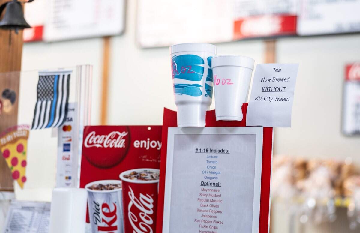 A sign notifies customers that they are not using city water at The Sub Factory in Kings Mountain.