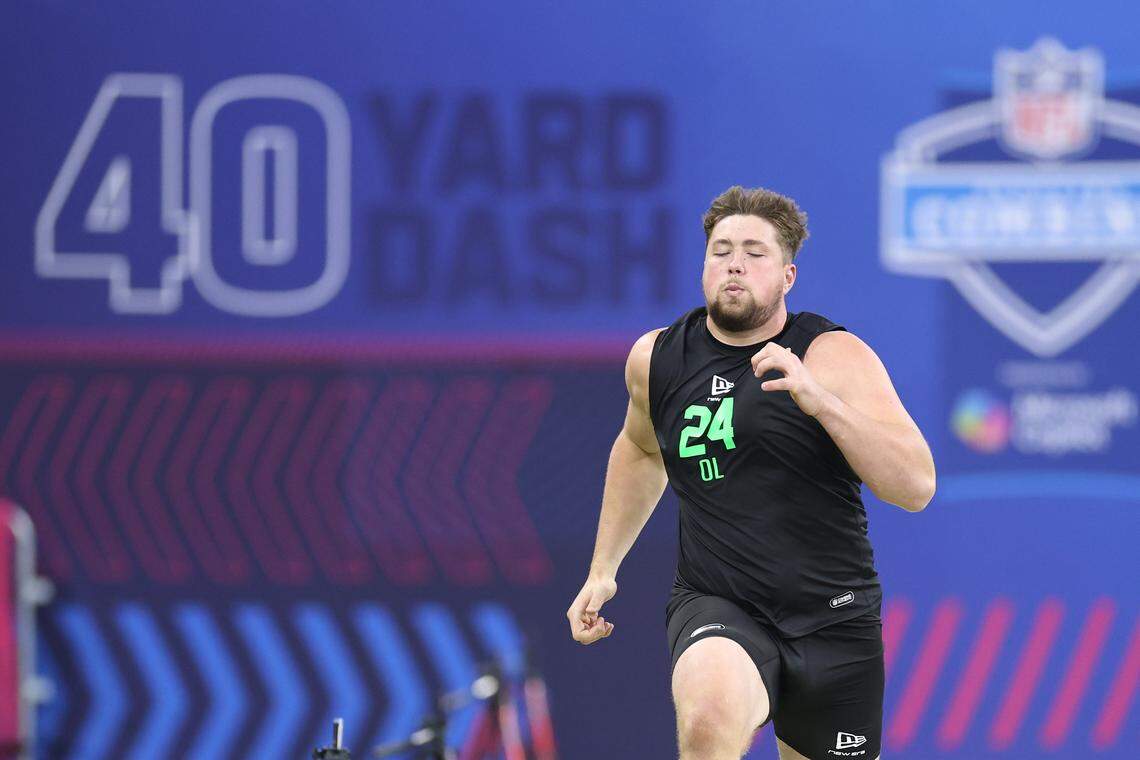 Former Georgia Bulldog Monroe Freeling participates in the 40-yard dash during the NFL Scouting Combine on March 1, 2026, at Lucas Oil Stadium in Indianapolis.
