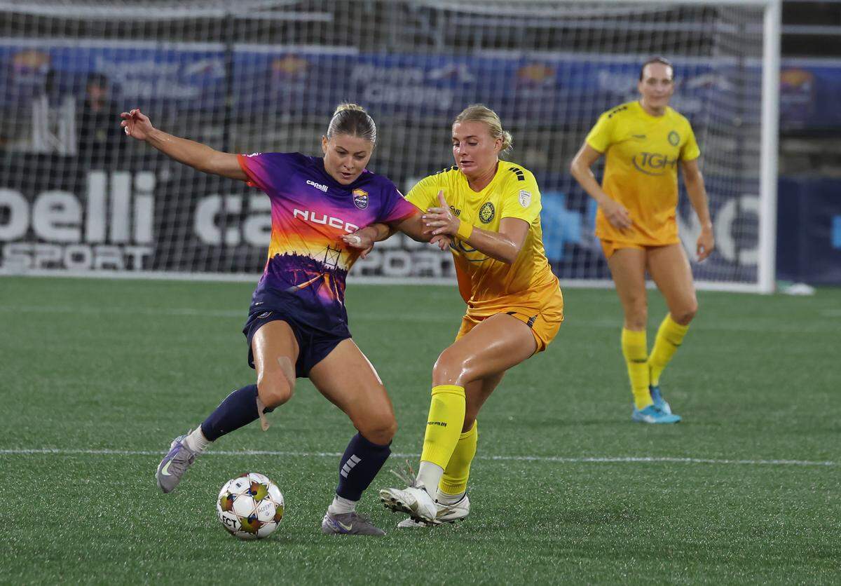 Carolina's Mackenzie George tries to dribble away from Tampa Bay's Yuki Watari Saturday, Sept. 6, 2025 in Charlotte.