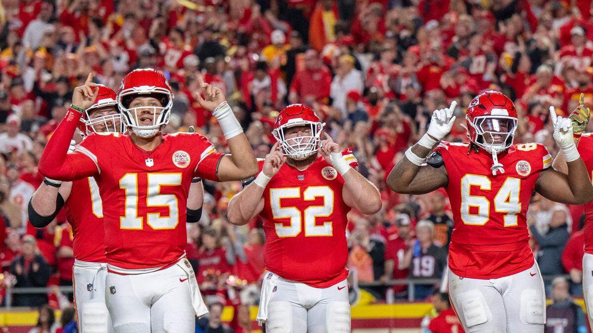 Kansas City Chiefs quarterback Patrick Mahomes (15), center Creed Humphrey (52), offensive tackle Wanya Morris (64), tight end Travis Kelce (87) and wide receiver DeAndre Hopkins (8) celebrate a touchdown by Hopkins by mimicking the dance from Remember the Titans during an NFL game against the Tampa Bay Buccaneers on Monday, Nov. 4, 2024, at GEHA Field at Arrowhead Stadium.