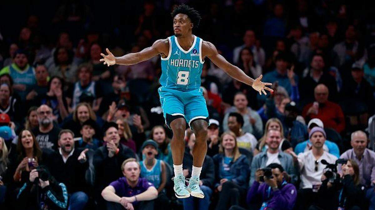 CHARLOTTE, NORTH CAROLINA - NOVEMBER 01: Collin Sexton #8 of the Charlotte Hornets reacts against the Minnesota Timberwolves during the first of the NBA game at Spectrum Center on November 01, 2025 in Charlotte, North Carolina. (Photo by Grant Halverson/Getty Images)