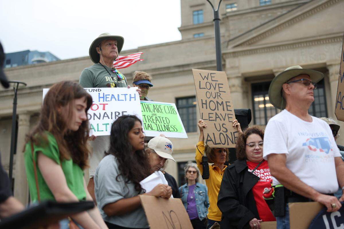 People participate in a peaceful protest outside Charles R. Jonas Federal Building before the House Judiciary Subcommittee on Oversight’s field hearing on crime victims in Charlotte on Monday, Sept. 29, 2025. The hearing follows the killing of Iryna Zarutska on Charlotte’s light rail in August.