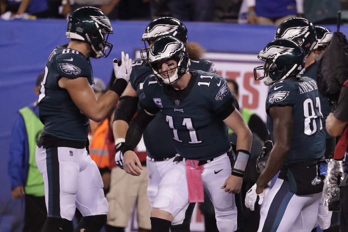 Philadelphia Eagles quarterback Carson Wentz (11) and tight end Zach Ertz (86) are one of the NFL’s best quarterback/receiver duos. (AP Photo/Julio Cortez)