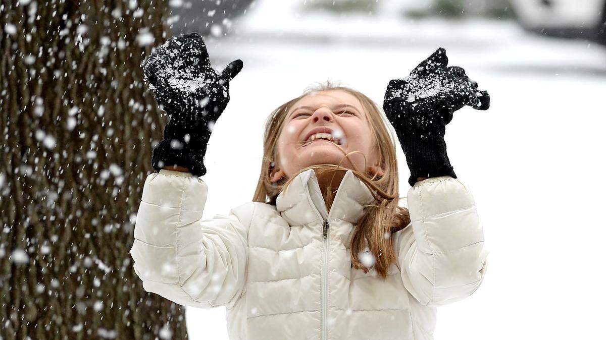 Here for a cheer competition at the Charlotte Convention Center, Jhett Lauer of Tallahassee, Fla., enjoys the wintry mix of rain, sleet and snow in uptown on Sunday, January 16, 2022. Charlotte could see its first snow in three years late Sunday, Jan. 5, 2025, or Monday, Jan. 6, 2025, a National Weather Service forecaster said.