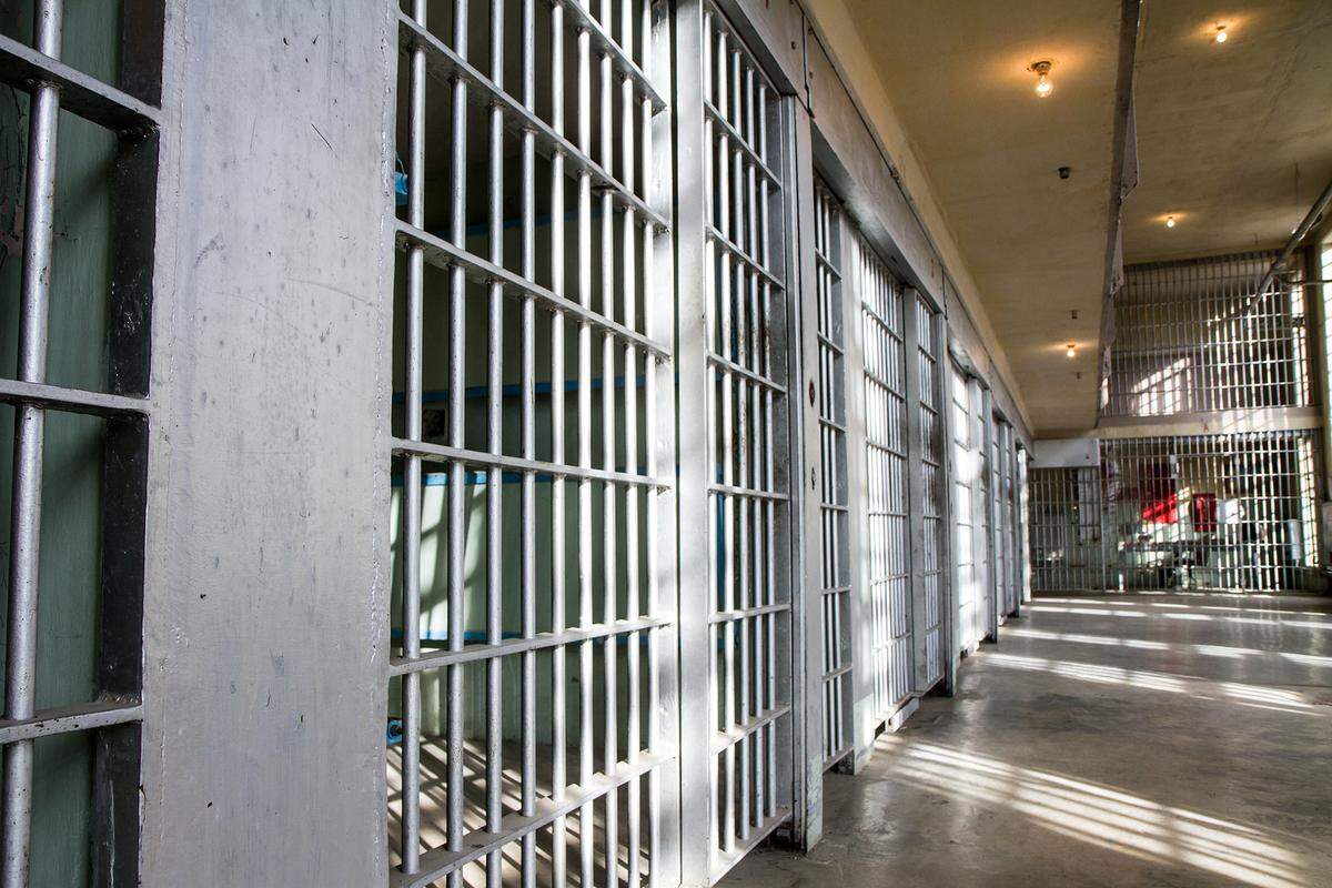A former Tennessee jail officer heads to prison in undercover case where he tried to arrange a meeting to rape a toddler after meeting her “mother” on the dark web.