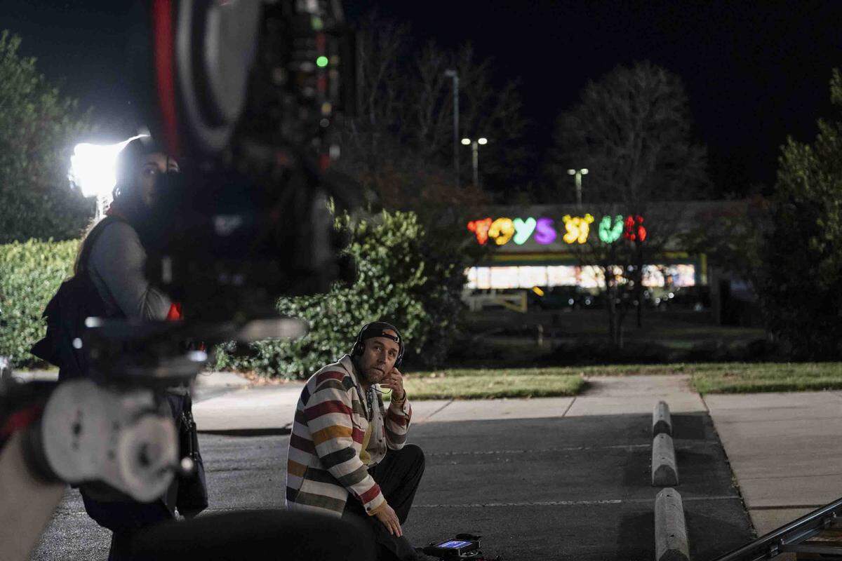 Director Derek Cianfrance on the set of Paramount Pictures' ‘Roofman’ starring Channing Tatum and Kirsten Dunst.