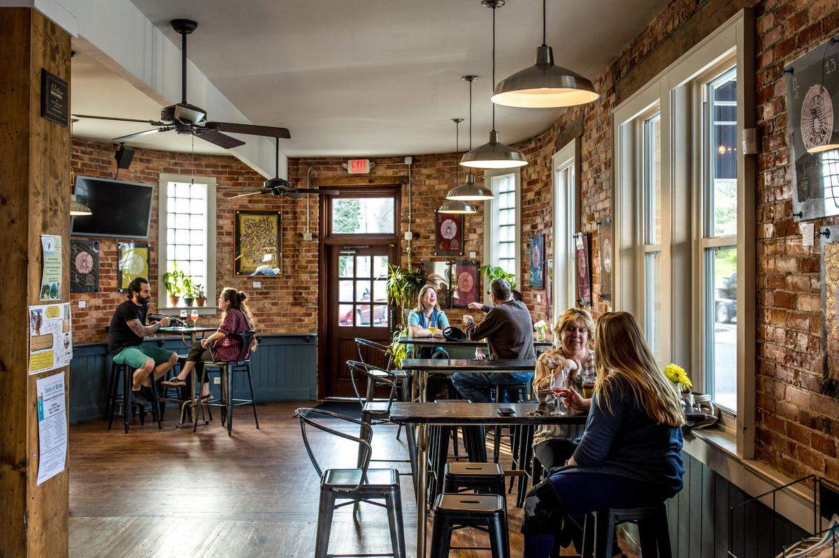 With an emphasis on seasonal flora using local ingredients, Fonta Flora Brewery in downtown Morganton brings English tradition and Belgian inspiration to the Appalachian mountains of North Carolina.