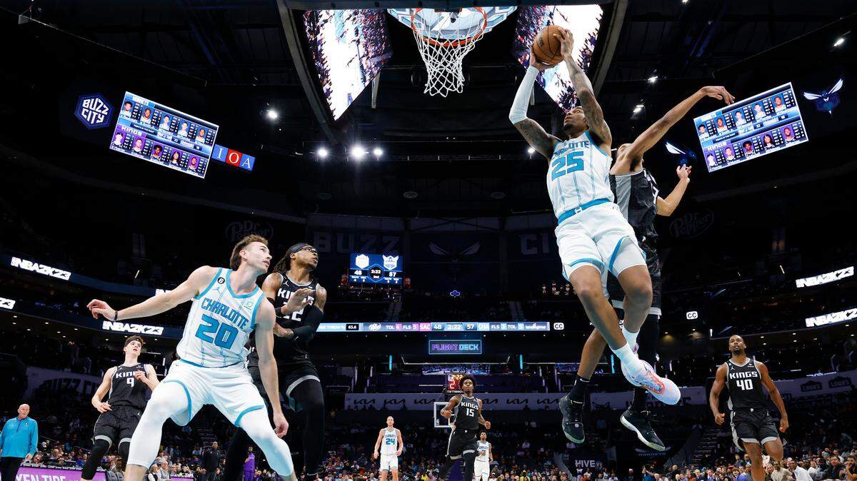 Charlotte Hornets forward P.J. Washington (25) shoots over Sacramento Kings forward Keegan Murray (13) during a game at Spectrum Center in Charlotte, N.C., Monday, Oct. 31, 2022.