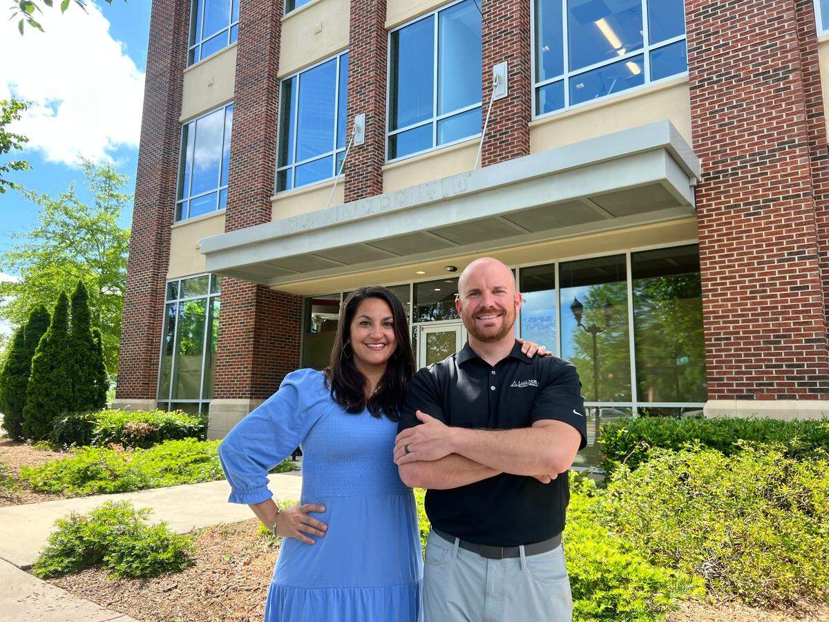 Amber and Andrew Payne are opening a Davidson location of the Sully’s Steamers franchise that will be the first in the Charlotte area.