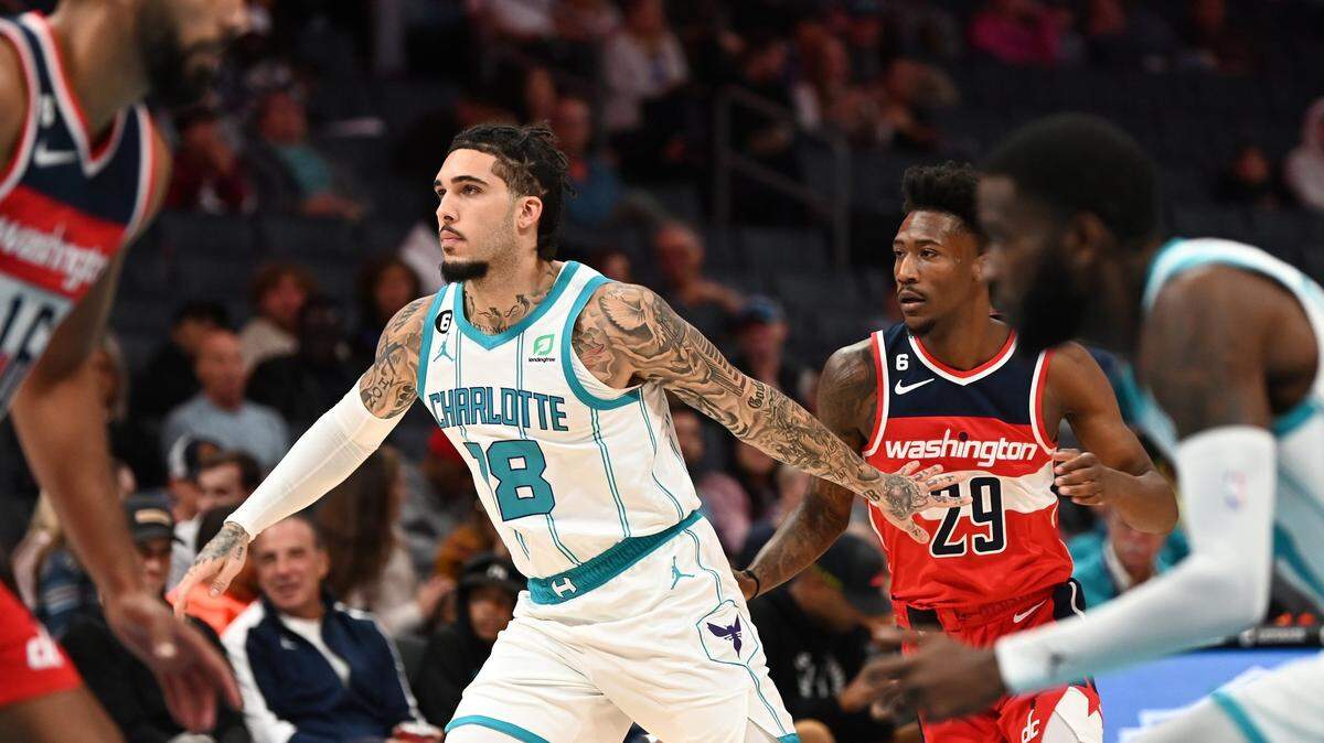 Charlotte Hornets guard LiAngelo Ball, center, runs to take the inbounds pass during second half action against the Washington Wizards on Monday, October 10, 2022 at Spectrum Center in Charlotte, NC. The Wizards defeated the Hornets 116-107.