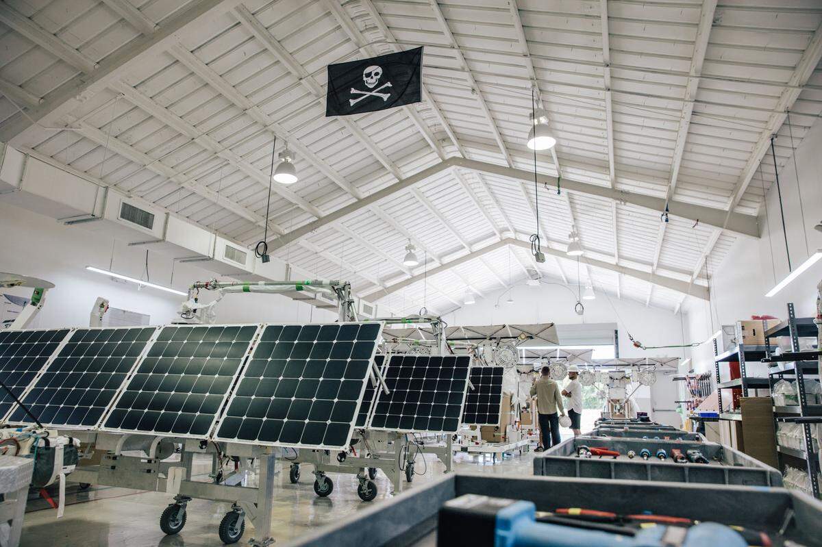Loon’s balloons are powered by solar panels on the ground, The New York Times reported.