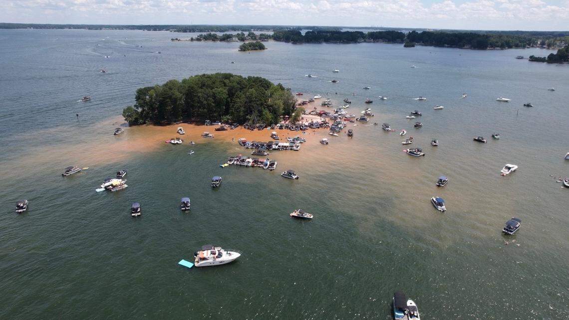 Black Boat Weekend to bring hundreds of boats, live DJ sets to Lake Norman