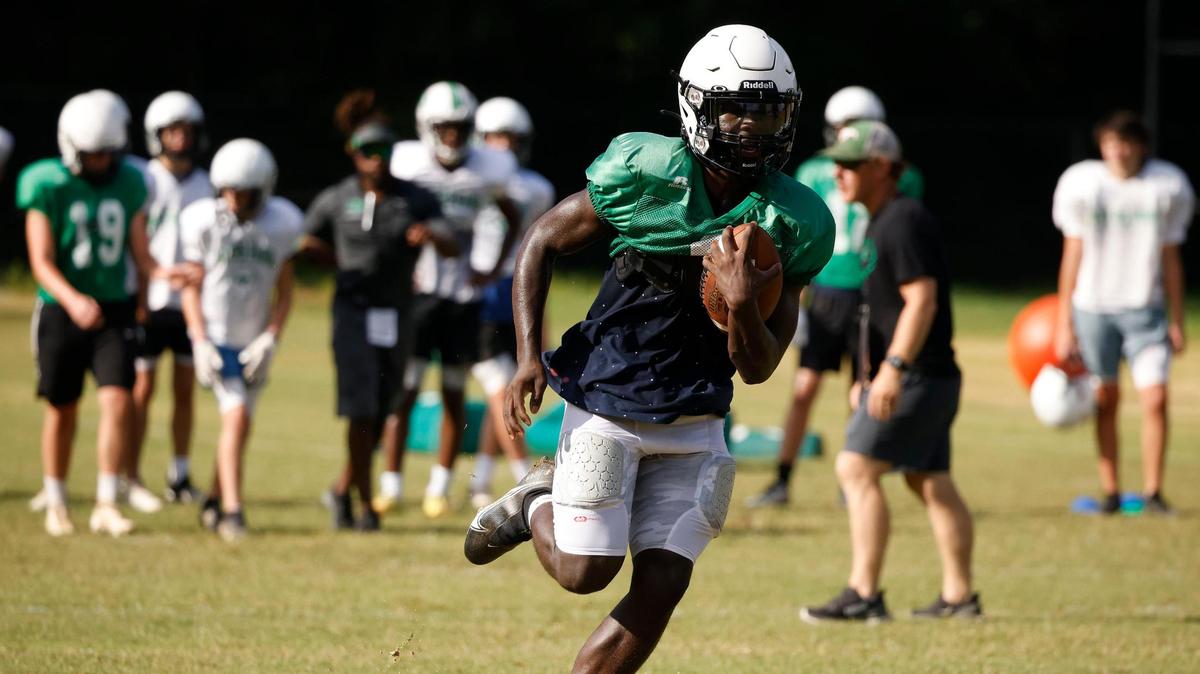 Myers Park wide receiver Khamil Archie runs the ball during practice at Myers Park High School in Charlotte, N.C., Monday, Aug. 8, 2022.