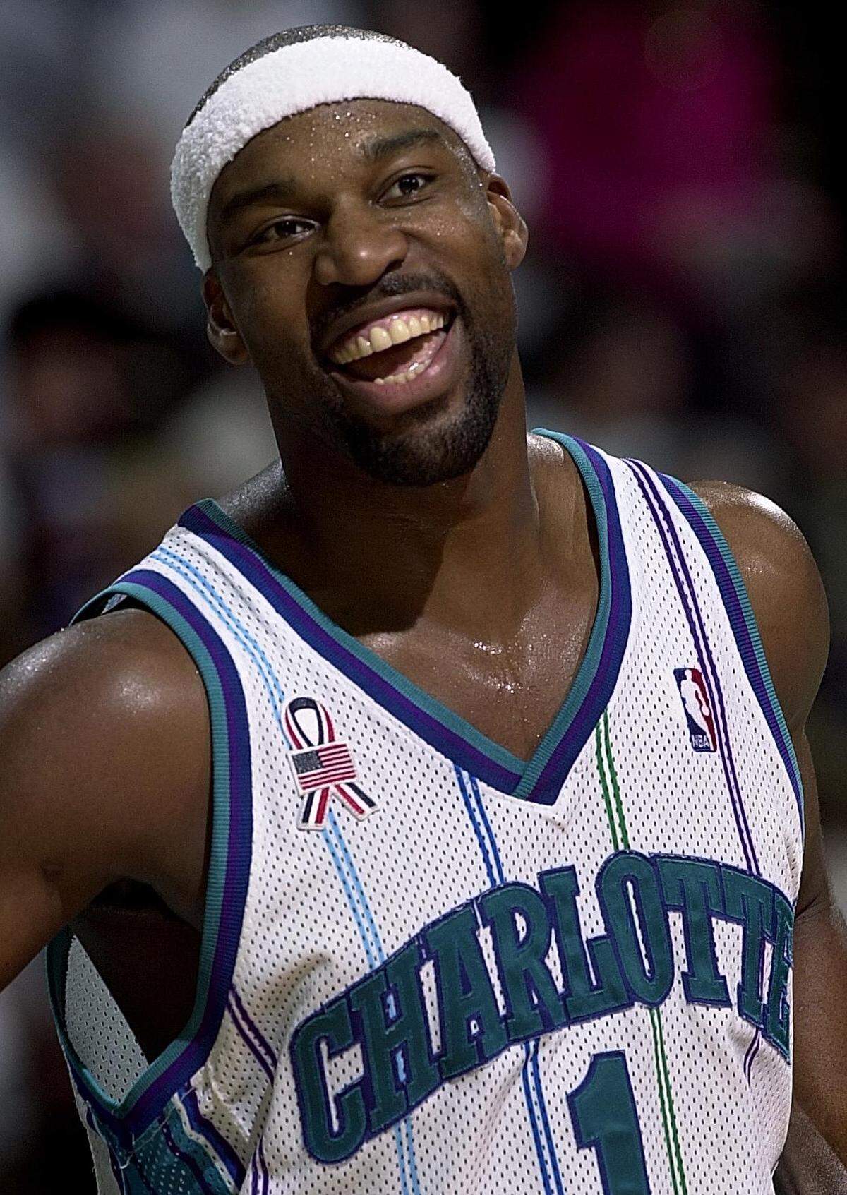 02/15/02: Charlotte Hornet’s Baron Davis was all smiles as he finished the first quarter of action with 15-points against the Indiana Pacers, Friday night February 15, 2002, at the Charlotte Coliseum.PATRICK SCHNEIDER/STAFF