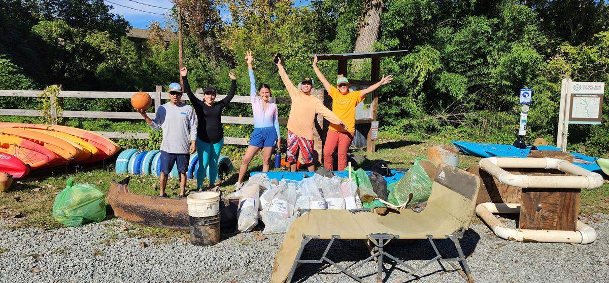 Latinos Aventureros en las Carolinas is a bi-lingual outdoors group that invites people of all backgrounds and culture to join hiking, camping, community and conservation events and more.